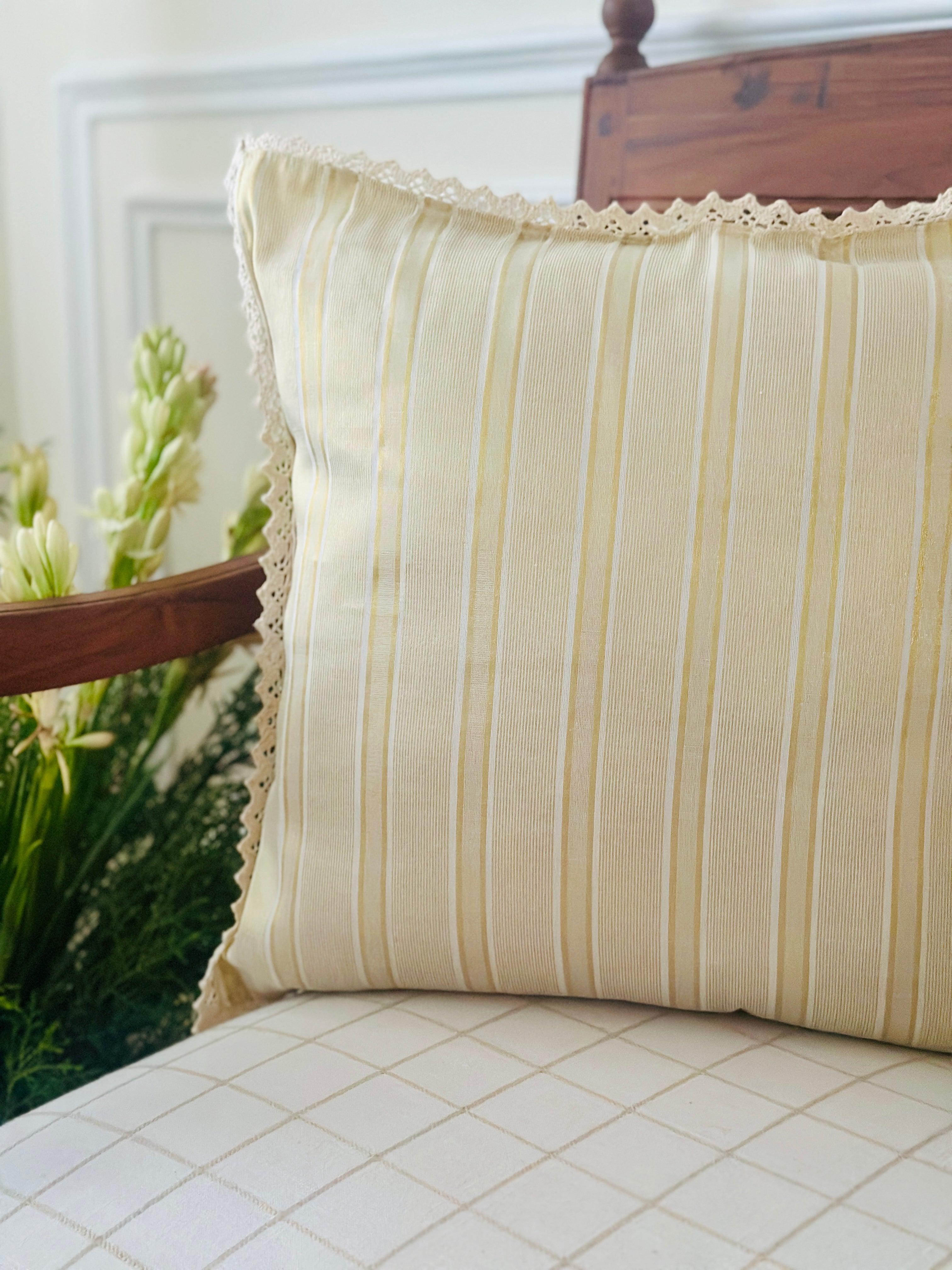 Kasavu Onam Cushion Cover