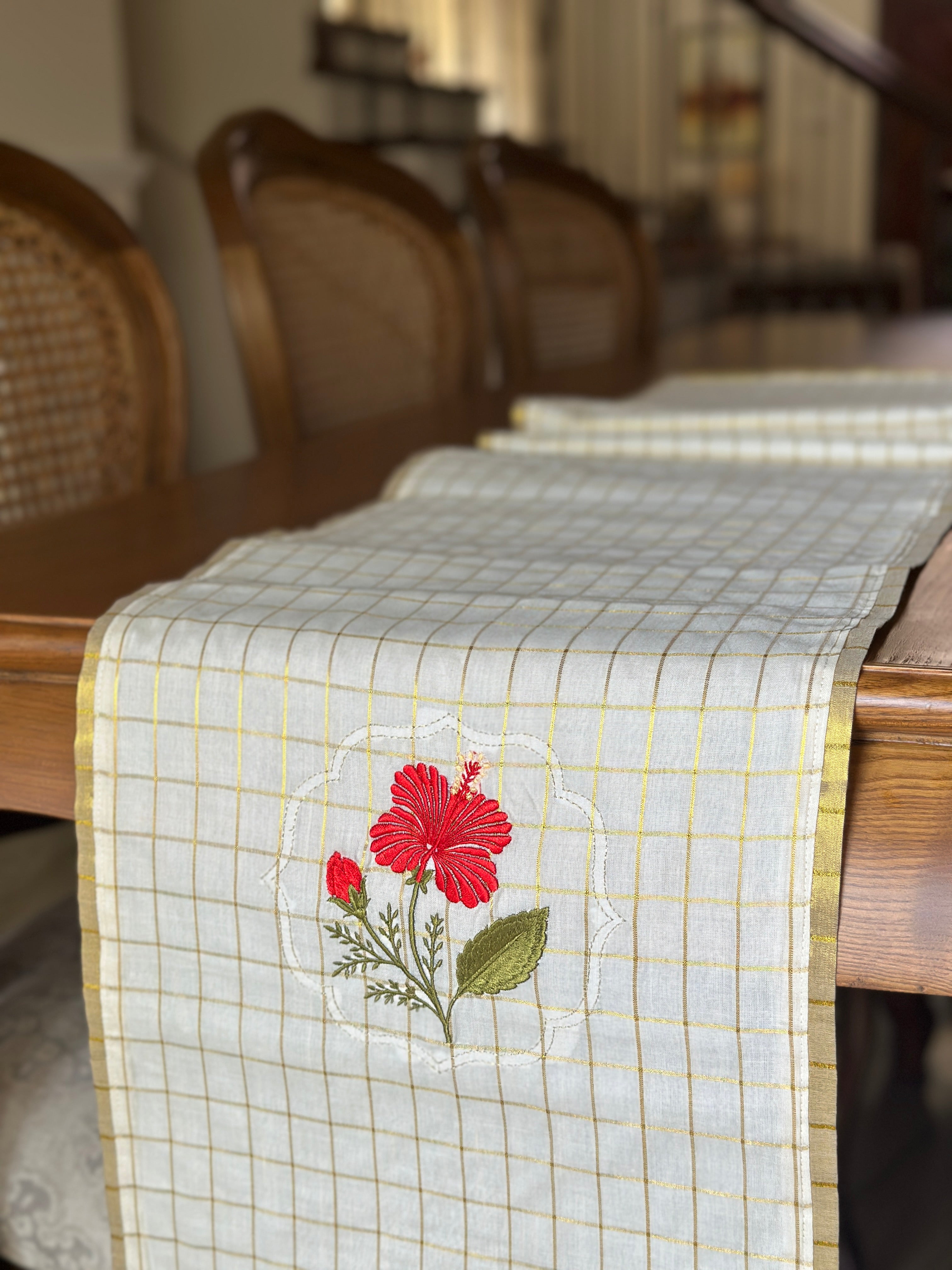 Hibiscus Onam Table Runners