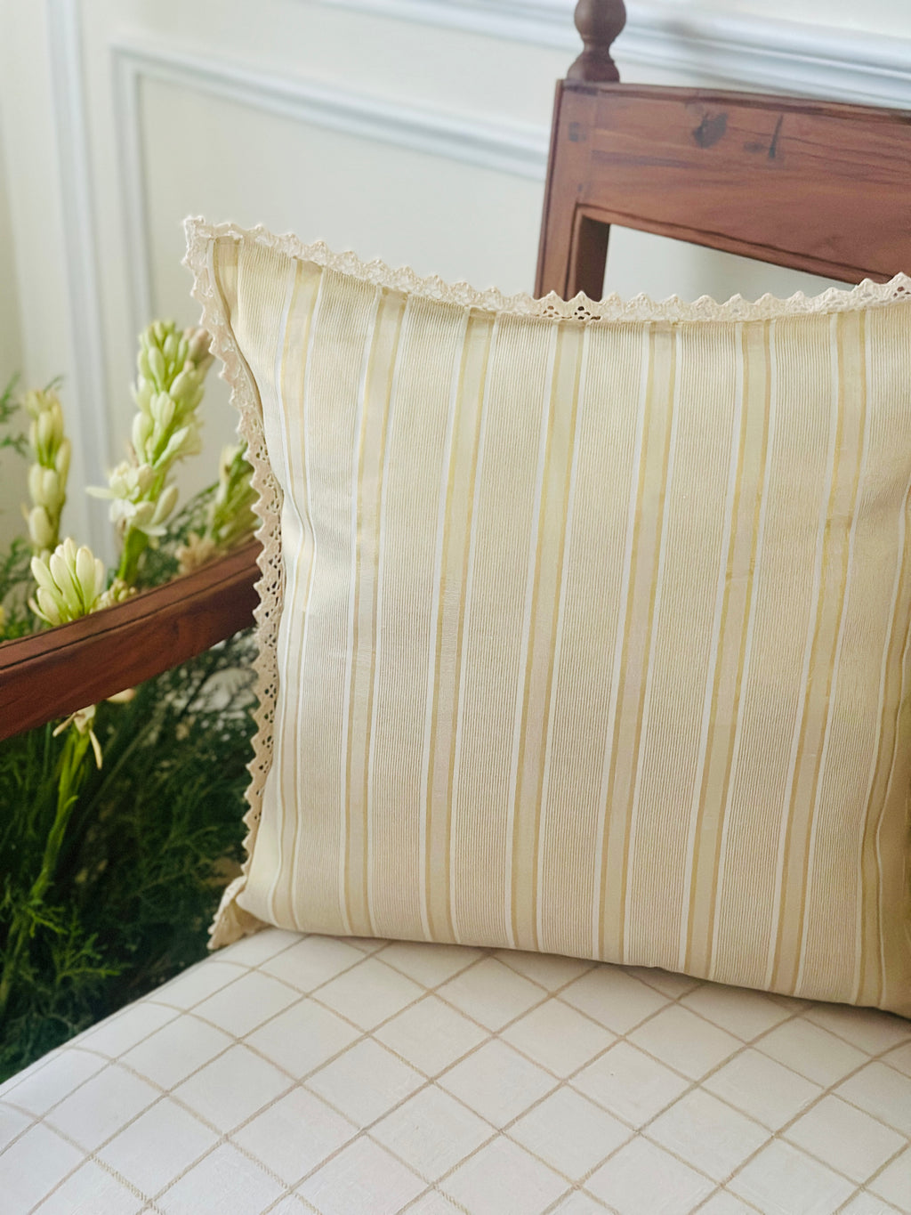Kasavu Onam Cushion Cover
