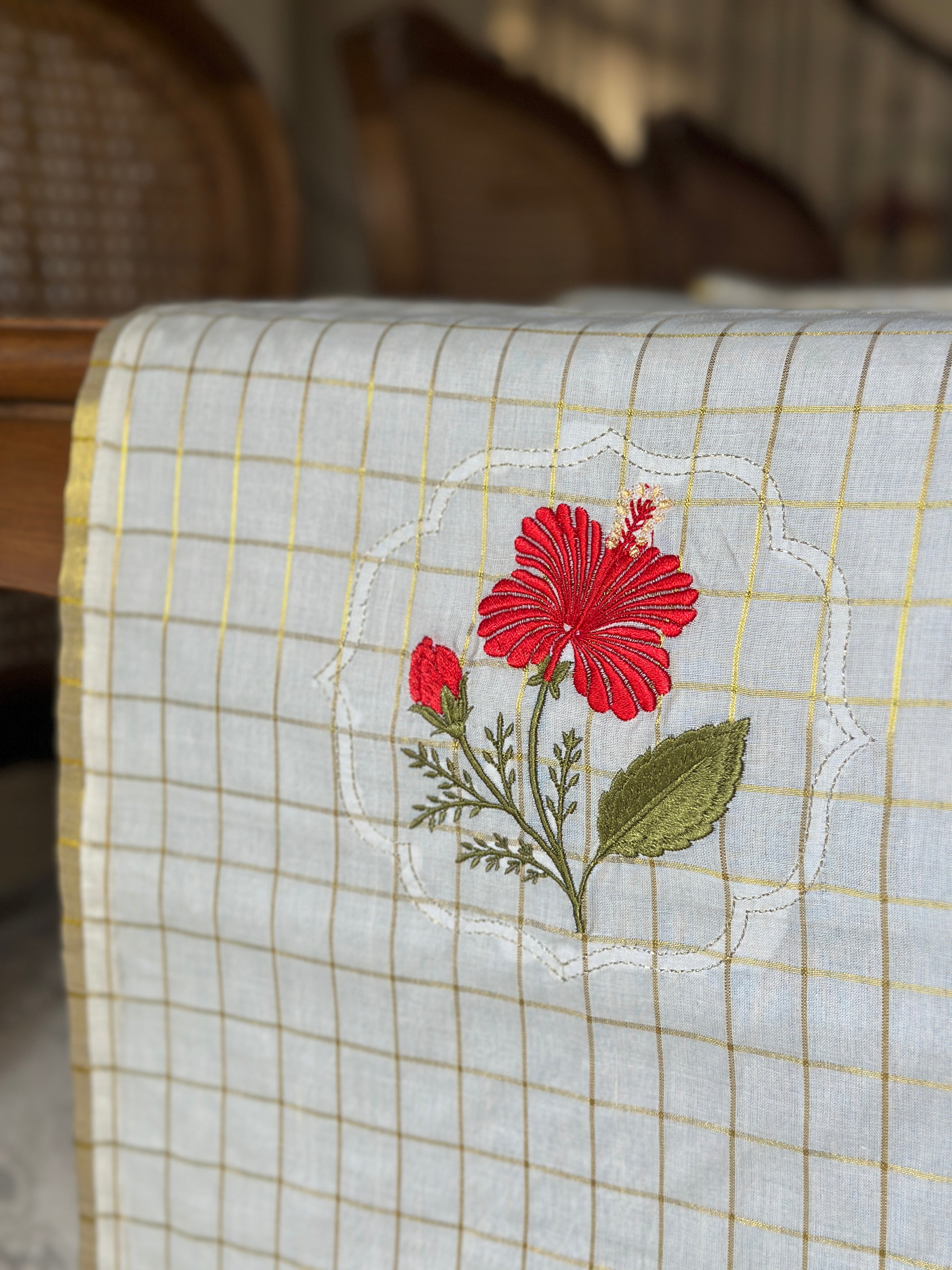 Hibiscus Onam Table Runners