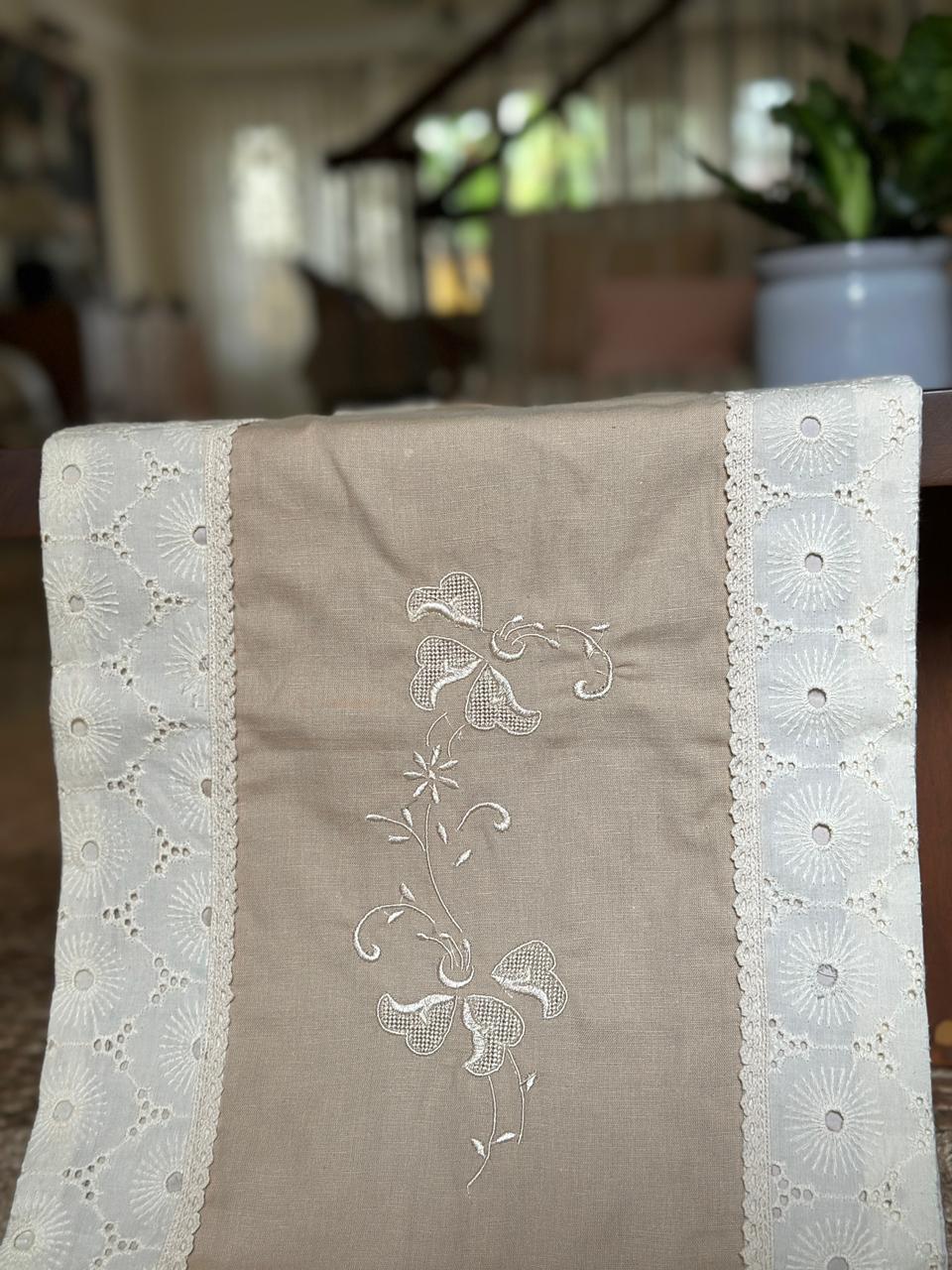 Hakoba Embroidery Runner