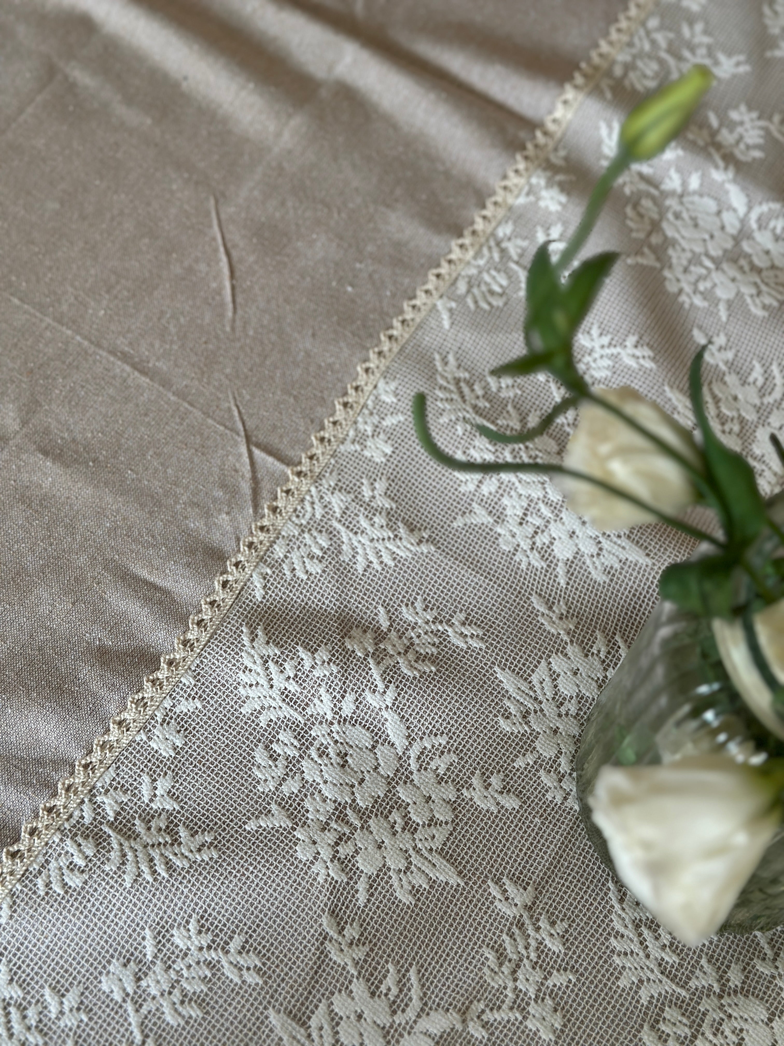 Elyn Table cloth