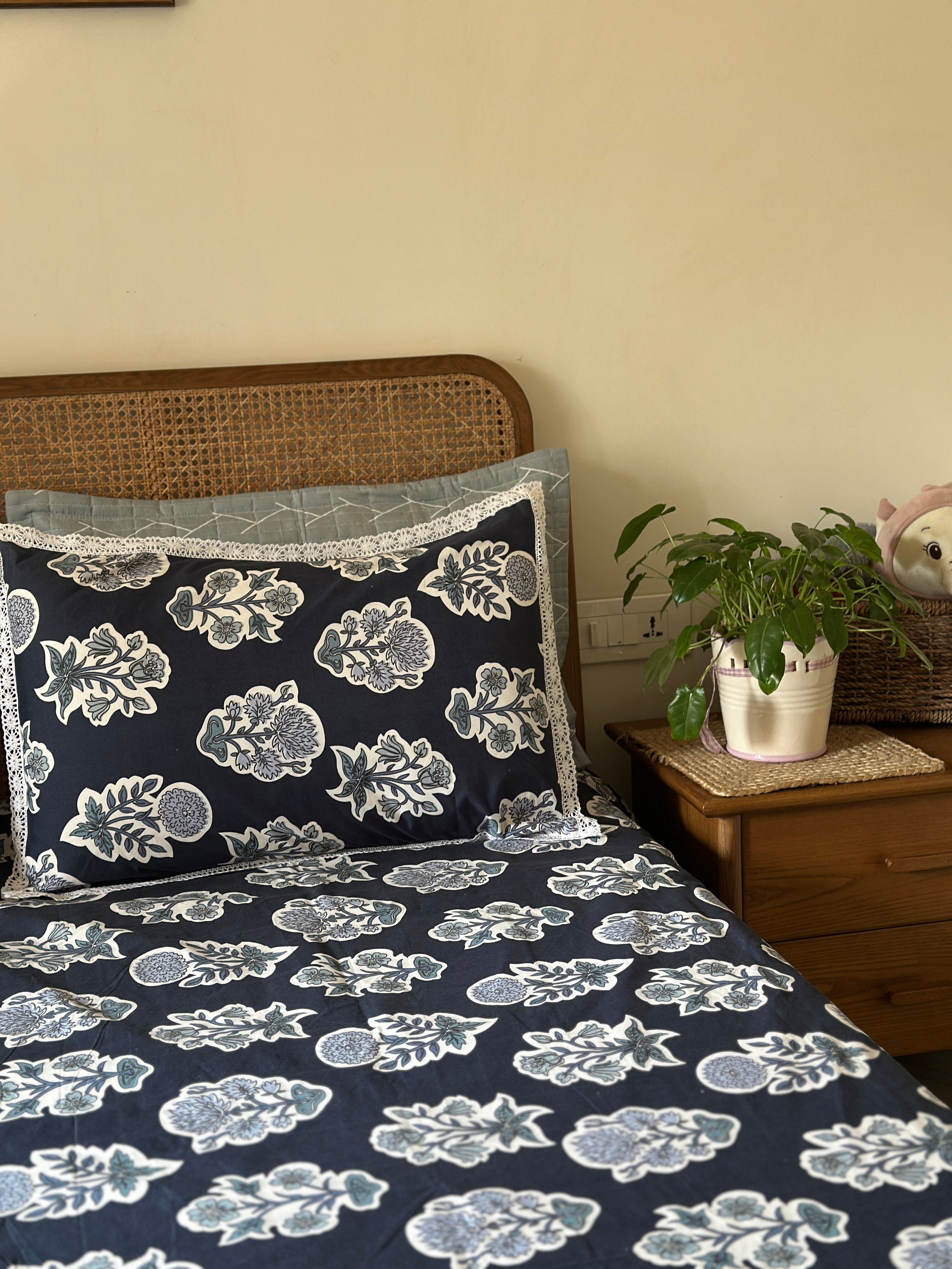 Midnight Bloom Bedset