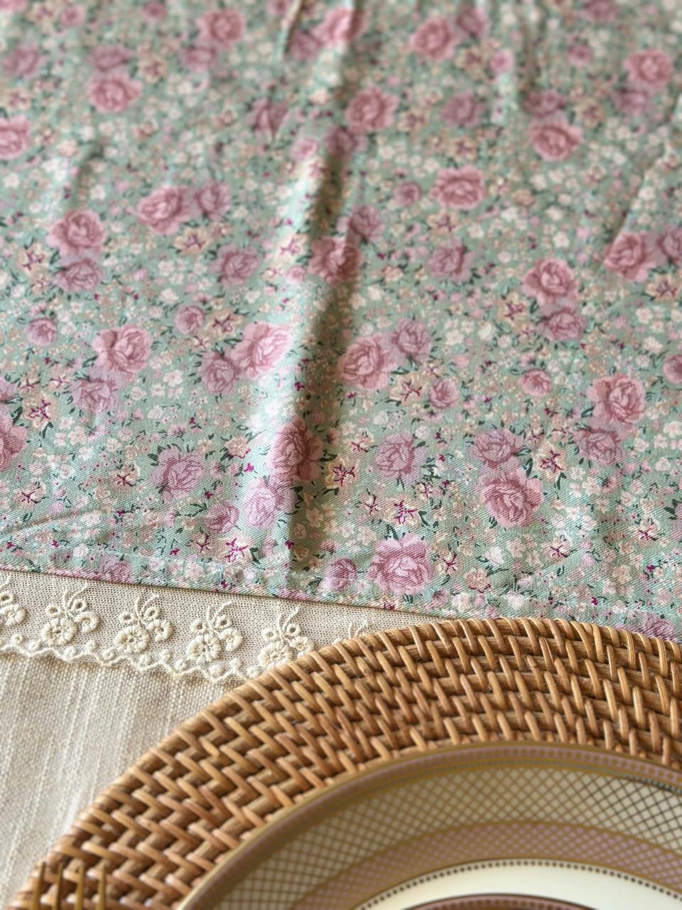 Amora Table Cover