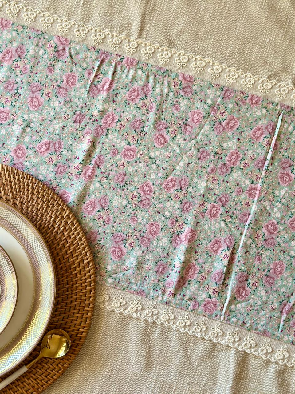 Amora Table Cover