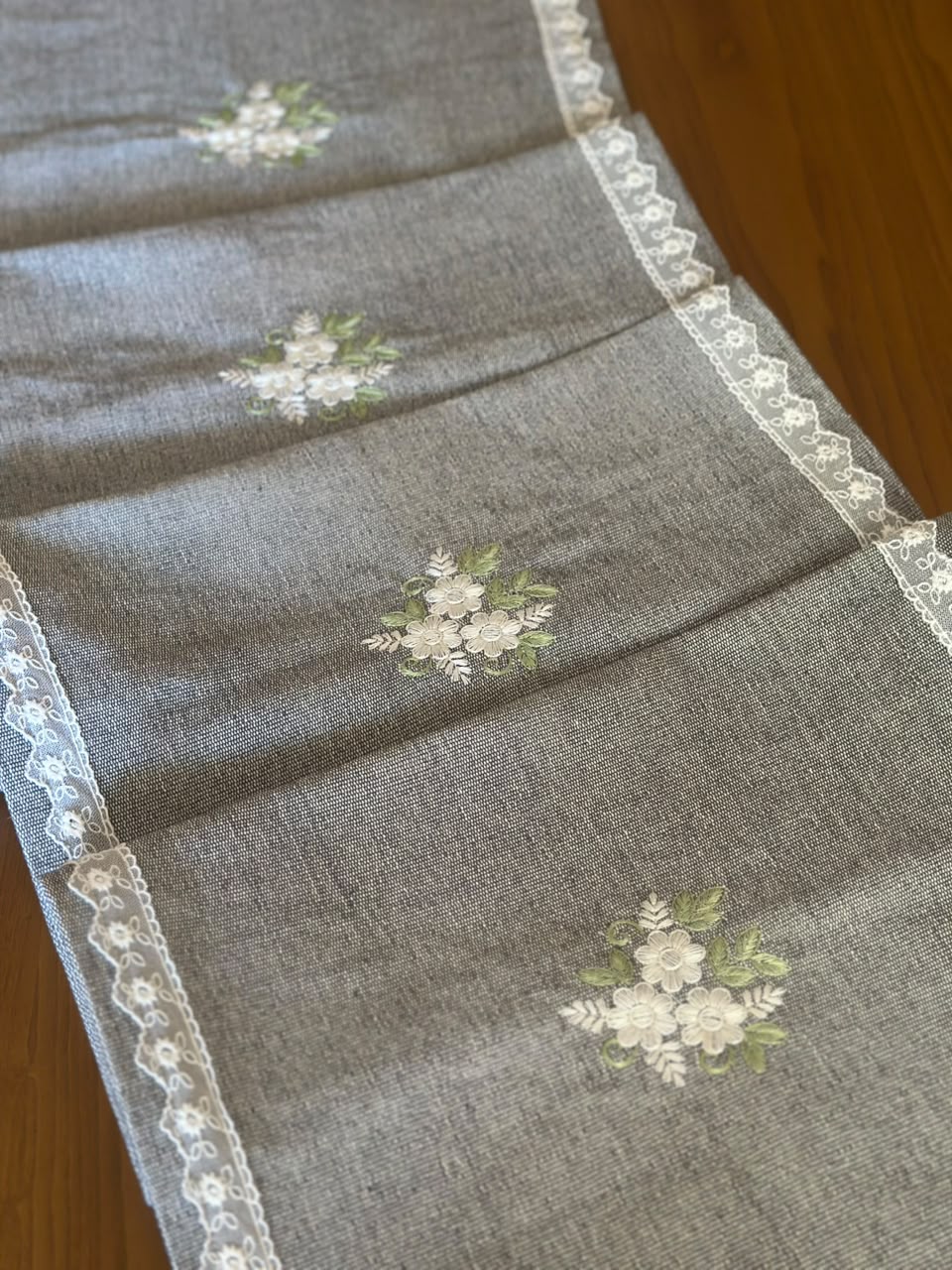 Aster Table Runner