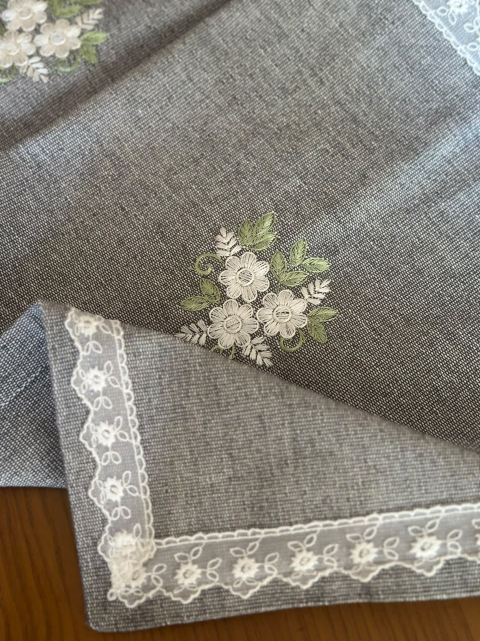 Aster Table Runner